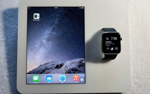 查看2014年的这款Apple Watch iPad演示机