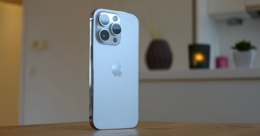 iPhone 16e 对比 iPhone 12：谁更值得你花钱？