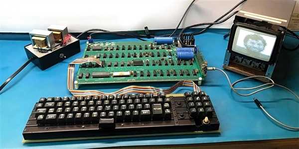 乔布斯打造的苹果首款电脑Apple-1拍卖：271万元成交 编号91