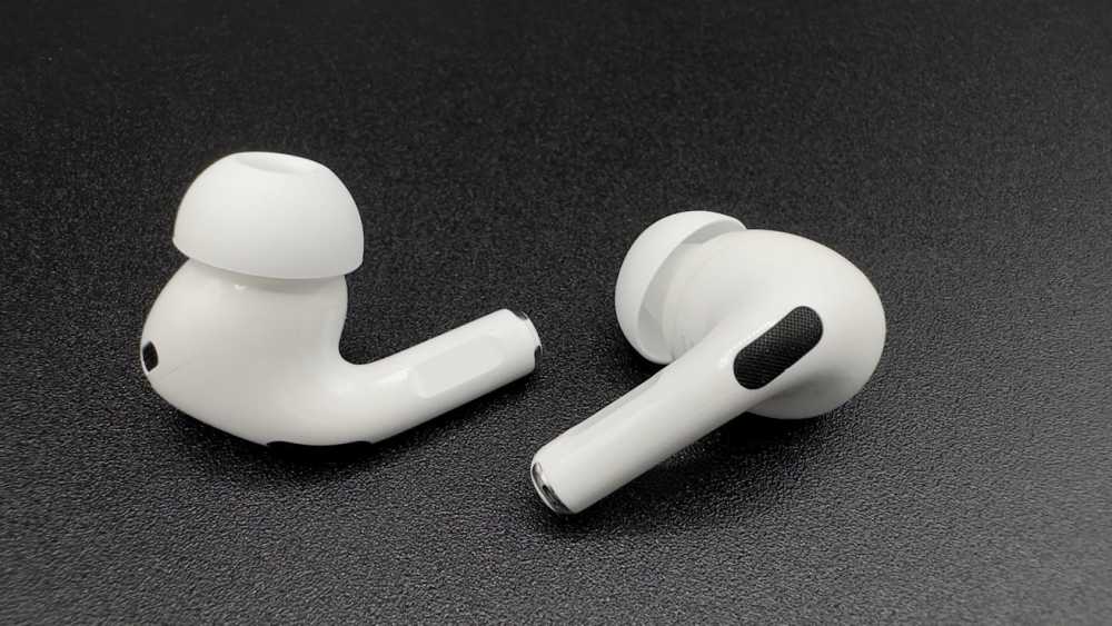 iOS 19 或将为 AirPods 带来实时翻译功能