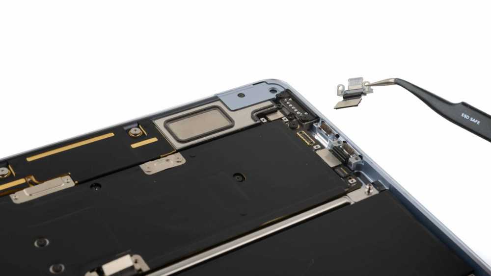 M4 MacBook Air 维修简易度与旧款持平