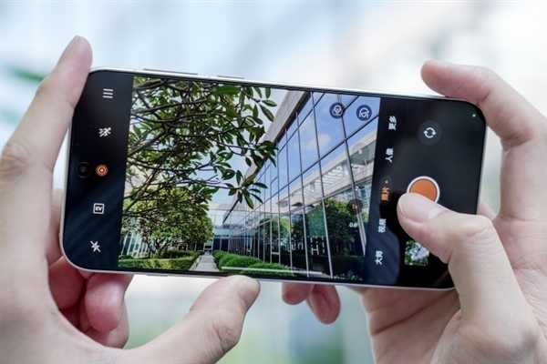兜兜转转又回来了！厂商集体推进轻薄手机：用户受够半斤机了