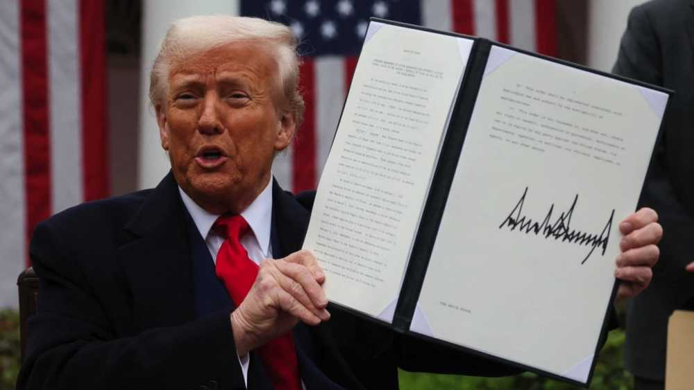特朗普威胁对中国征收104%关税，苹果股票暴跌