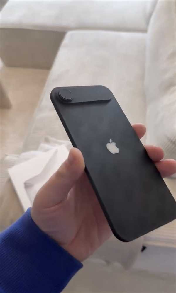 史上最薄的苹果手机！iPhone 17 Air机模上手