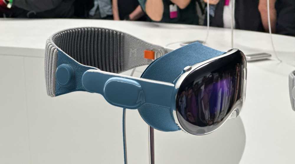 下一代Apple Vision头显或用钛材料减轻重量