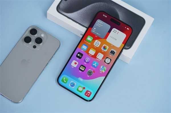 美国关税政策让消费者遭殃！美媒称iPhone最高或涨至1.6万元
