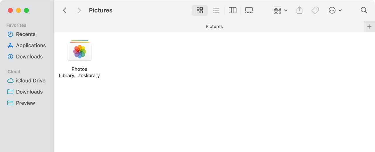 macOS Finder 窗口显示“图片”文件夹，其中包含一个带有彩色花朵图标的 Photos 图库文件。侧面菜单显示“最近项目”、“应用程序”、“下载”。