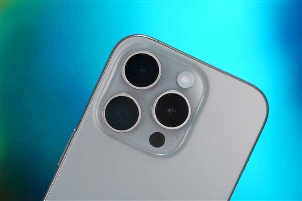 特朗普威胁苹果 iPhone不在美国制造就征收25%关税