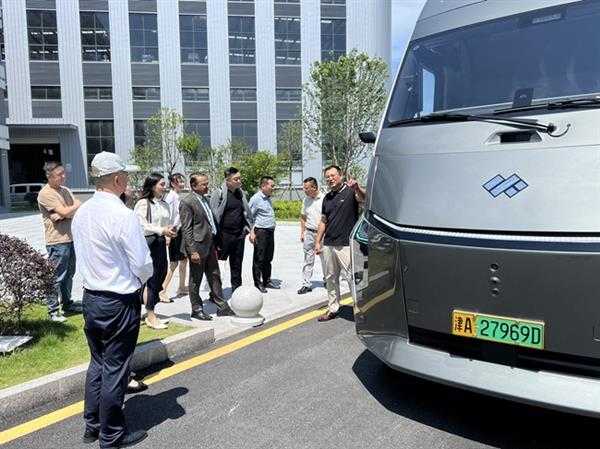 巴基斯坦总领事体验DeepWay深向智能座舱