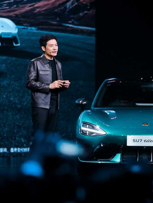 黄仁勋：我和雷军合作很久了 正在合作AI、自动驾驶等