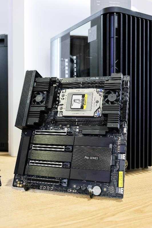 华硕TRX50主板首秀 多款ProArt、WS主板赋能BIRTV2025