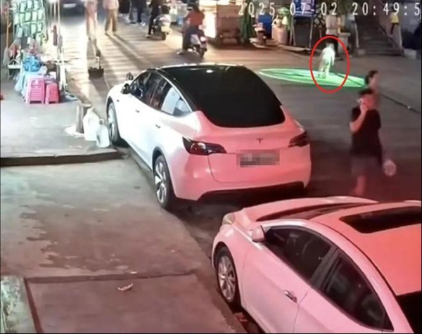 男童街头玩耍被货车碾压身亡 사건，引发交通安全讨论