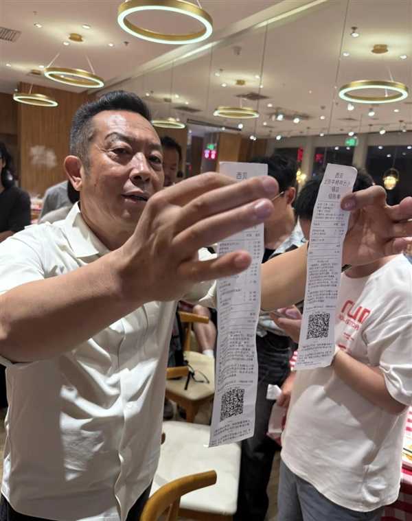 贵不贵 西贝晒出罗永浩消费账单：13个菜收费663元