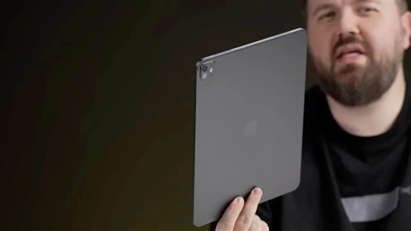 曾抢跑M4 MacBook Pro！俄罗斯博主再抢先开箱苹果M5 iPad Pro