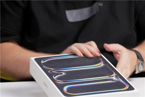 为何俄罗斯博主能提前开箱激活iPad Pro M5：背后原因揭开