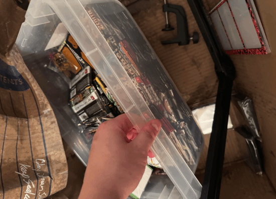 “屎漫金山”！宝可梦卡牌收藏家因水管爆裂痛失数千美元