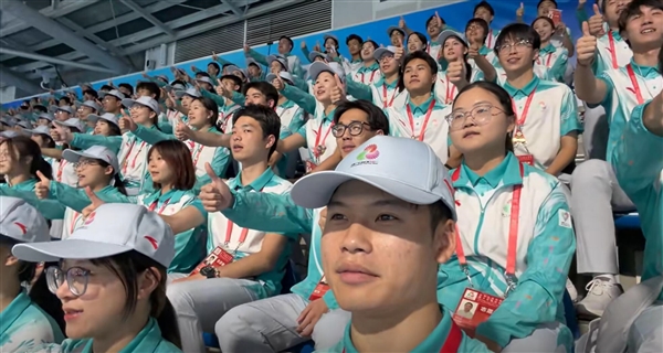 搞气氛这块还得看大学生：2950名大学生志愿者被赞“最强氛围组”