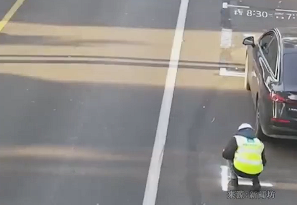 男子为路边停车方便自己画了个车位:被罚4200元