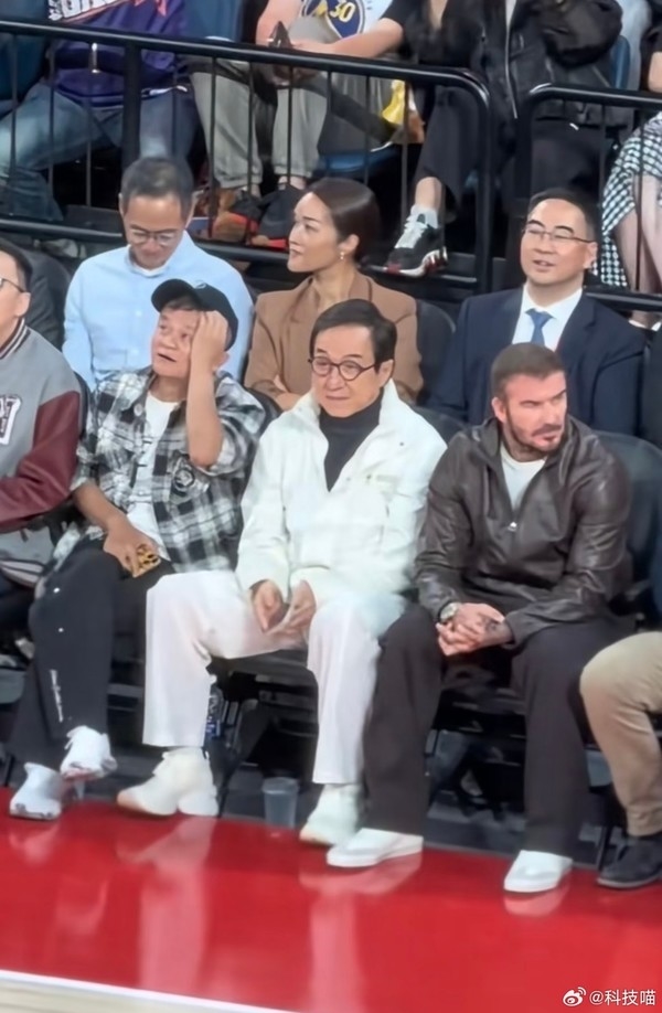 马云和刘强东都用上了iPhone 17 Pro Max 这些明星也在用