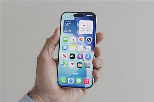 iPhone 18 Pro冲上热搜榜：首发小号灵动岛 屏占比更高