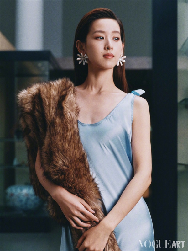 章泽天登上VOGUEArt最新封面 担任VOGUE客座总监