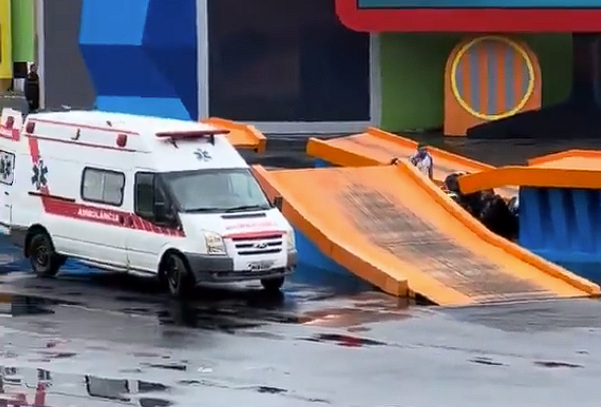 摩托车特技表演