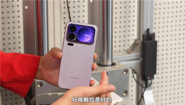 华为、苹果、小米三台Pro Max耐摔大对决：小米17 Pro Max屏幕最耐摔