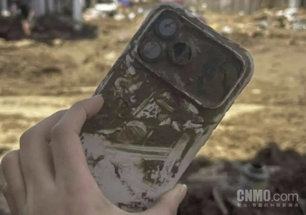 超耐造！iPhone 17 Pro Max埋入洪水中三天奇迹生还