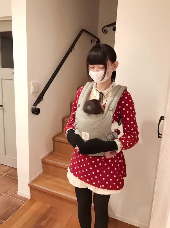 谷琢磨展示音乐与模特结合形象