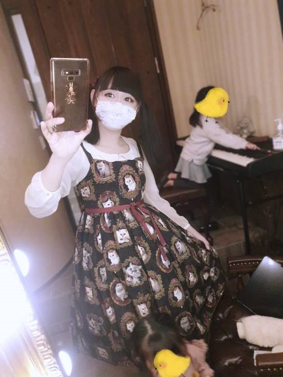 谷琢磨在综艺节目中的造型