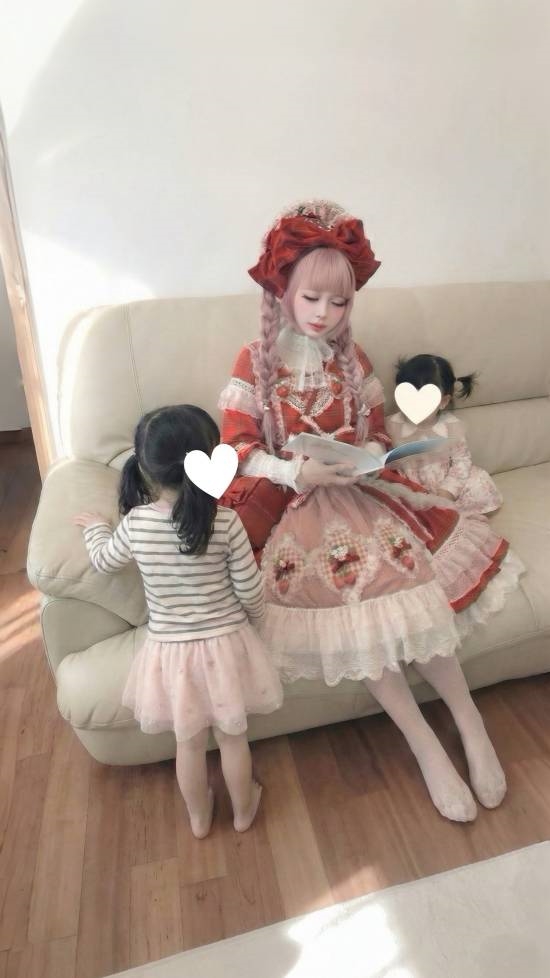 谷琢磨生活照展示多样面貌