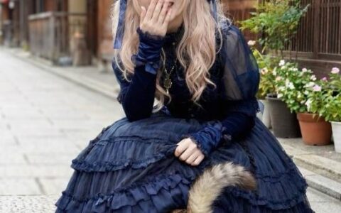 48岁日本男模写真引热议：网友惊叹难辨性别