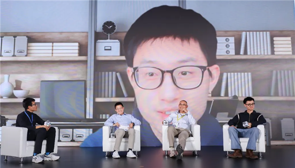 AGI-Next大会上关于产业挑战的讨论