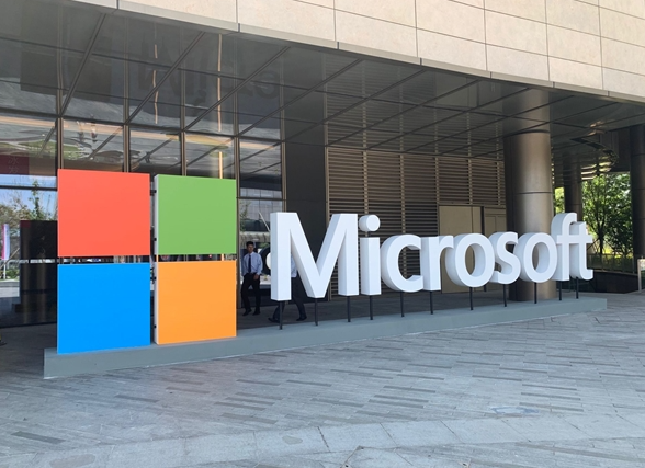 微软CEO萨提亚·纳德拉在世界经济论坛发言