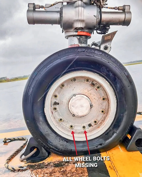 美国一客机重着陆砸断起落架 前轮脱落！现场照片公布