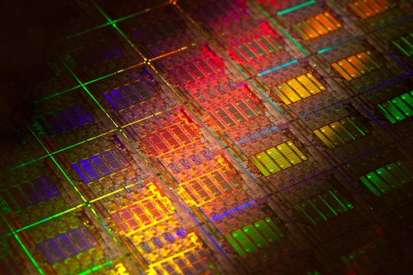 台积电先进封装成关键瓶颈：苹果、NVIDIA要开始争抢产能！