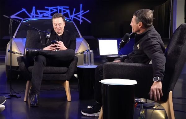 马斯克在访谈中阐述AI与未来经济