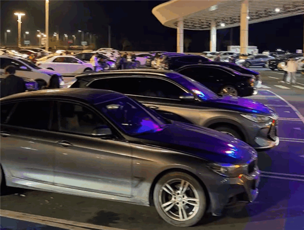 高速公路免费前 全国车主统一操作：趴窝服务区 干等24点