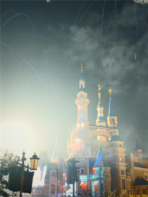 手机拍摄烟花过曝对比