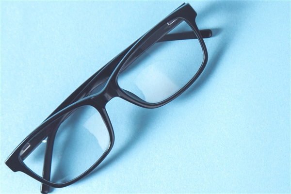 眼镜有多暴利：799元镜片进价仅15元