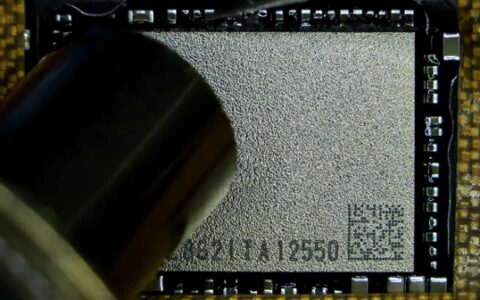 大神魔改MacBook Neo，破解512GB限制升级至1TB：手残党勿试