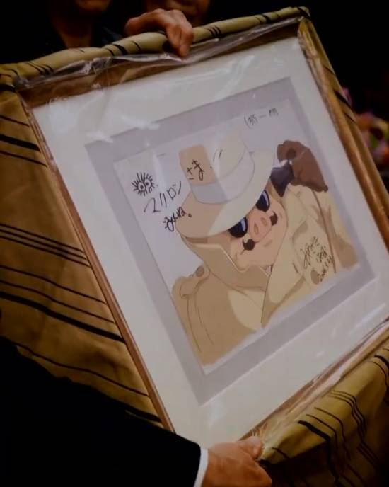 马克龙摆出龟派气功姿势