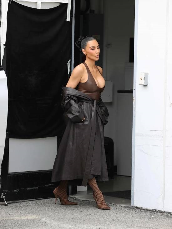 金卡戴珊复工造型