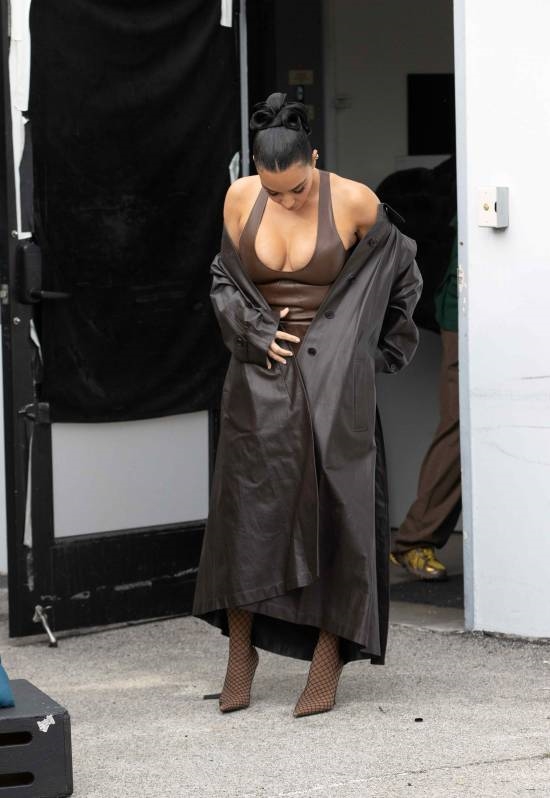 金卡戴珊复工造型