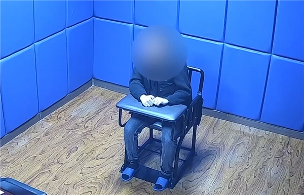 充电宝安检被拦男子当场怒摔致爆燃起火:行拘5天、罚款500元