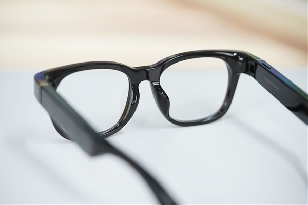 苹果AI眼镜材质与配色概念图