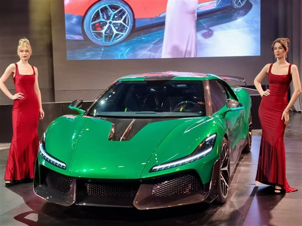 追觅火箭超跑驾驶舱