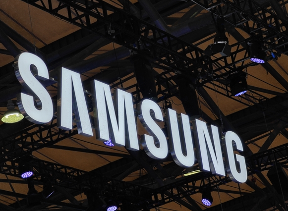 MacBook Pro屏幕稳了！三星8.6代OLED良率近九成：六月交付苹果