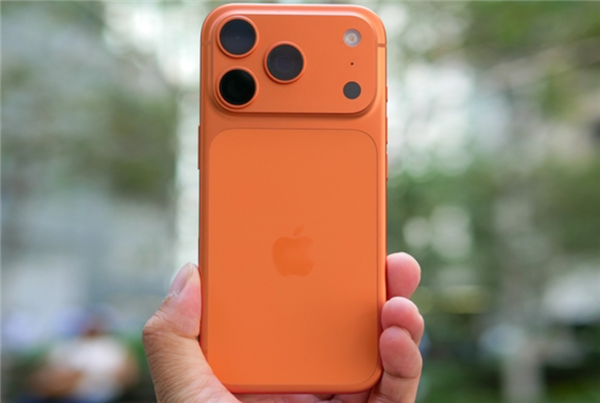 延续上一代！iPhone 18 Pro黑色款将继续缺席 深红配色登场