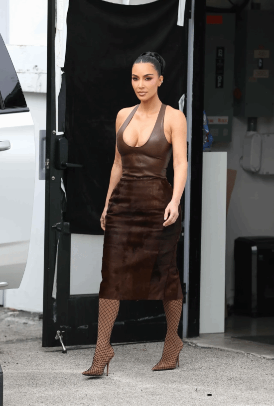 金卡戴珊复工造型